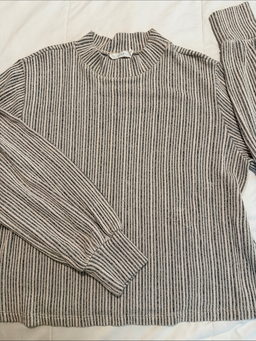 Women’s Rib-Knit Crew Mockneck Light Sweater - Black & Cream. Size Large. Soft